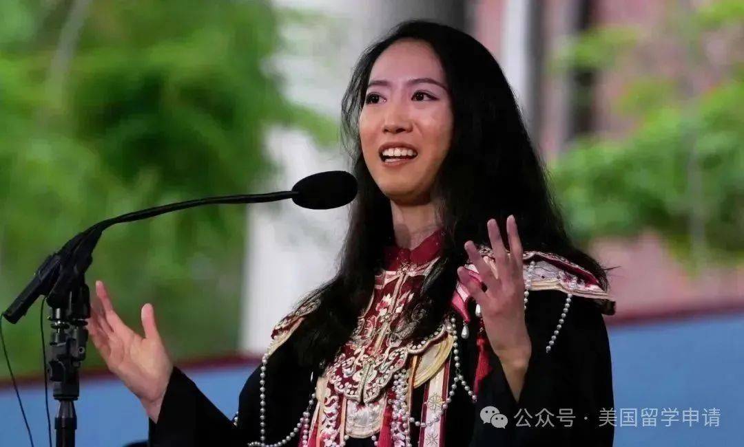 的中国女生蒋雨融来自青岛英高毕业本科就读于杜克凯发k8登录震撼全场！史上首位在哈佛毕业演讲(图2)