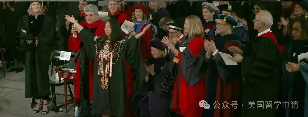 的中国女生蒋雨融来自青岛英高毕业本科就读于杜克凯发k8登录震撼全场！史上首位在哈
